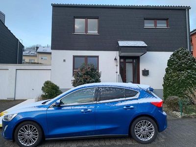 Gebraucht Ford Focus Titanium 125 PS (91 kW) 2018 Blau Limousine