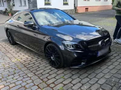 Gebraucht Mercedes C300 AMG line 258 PS (189 kW) 2018 Schwarz Coupé