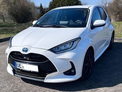 Gebraucht Toyota Yaris Hybrid Team 116 PS (85 kW) 2022 Weiß Limousine