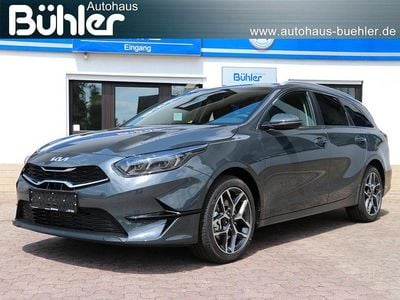 Neu Kia Ceed Sportswagon Plus 140 PS (102 kW) 2025 Yucca steel grau metallic Kombi