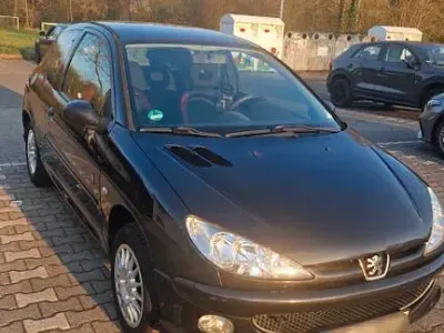 Używany Peugeot 206 75 KM (55 kW) 2007 Czarny Sedan/Limuzyna