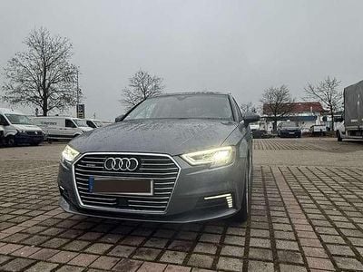 Grau Gebraucht 2020 Audi A3 Sportback Design Kleinwagen | 22.000 €