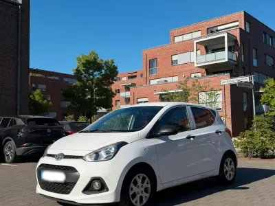 Gebraucht Hyundai i10 67 PS (49 kW) 2016 Weiß Kleinwagen