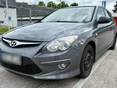Gebraucht Hyundai i30 109 PS (80 kW) 2011 Grau Limousine