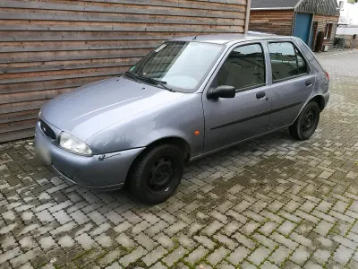 Używany Ford Fiesta 50 KM (36 kW) 1996 Niebieski Hatchback