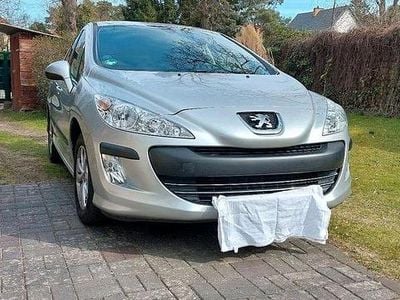 Gebraucht Peugeot 308 Active 120 PS (88 kW) 2011 Silber Limousine