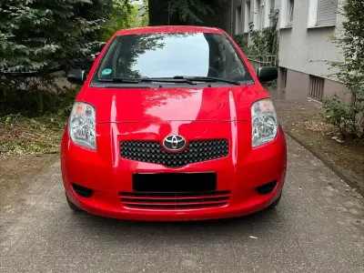 Gebraucht Toyota Yaris 69 PS (50 kW) 2009 Rot Kleinwagen