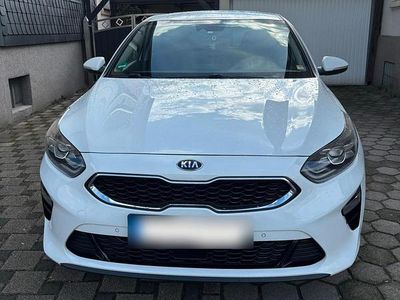 Gebraucht Kia Ceed Spirit 140 PS (102 kW) 2018 Andere farben Kleinwagen