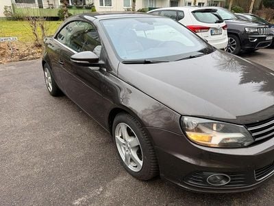 Gebraucht VW Eos 140 PS (102 kW) 2011 Braun Cabrio