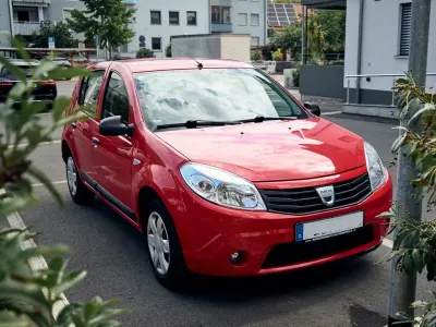 Gebraucht Dacia Sandero 75 PS (55 kW) 2009 Rot Limousine