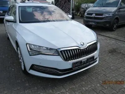 Gebraucht Skoda Superb Style 190 PS (139 kW) 2022 Weiß metallic Kombi
