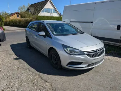 Gebraucht Opel Astra Selection 105 PS (77 kW) 2016 Grau Kombi