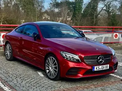 Gebraucht Mercedes C180 AMG line 156 PS (114 kW) 2019 Rot Coupé