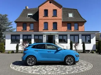 Gebraucht Hyundai Kona Trend 100 kW (136 PS) 2022 Blau SUV