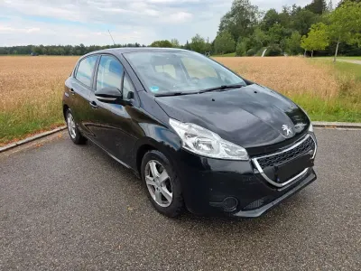 Gebraucht Peugeot 208 Allure 82 PS (60 kW) 2014 Schwarz Kleinwagen