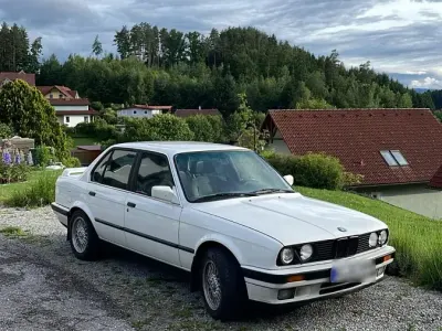 Gebraucht BMW 324 116 PS (85 kW) 1989 Weiß Limousine