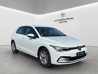 Używany VW Golf VIII Life 131 KM (96 kW) 2020 Biały Sedan/Limuzyna