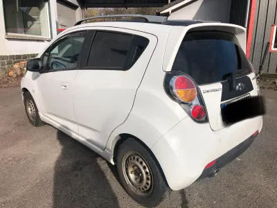 Gebraucht Chevrolet Spark 82 PS (60 kW) 2012 Weiß Kleinwagen