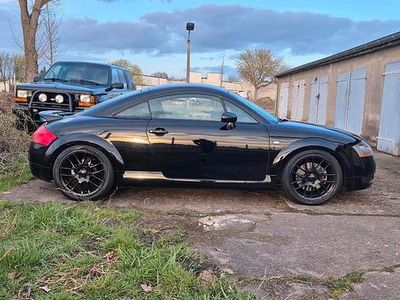 Second-hand Audi TT S-Line 179 CP (131 kW) 1998 Negru Coupe