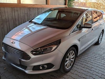 Gebraucht Ford S-MAX Titanium 179 PS (131 kW) 2018 Silber Van / Kleinbus