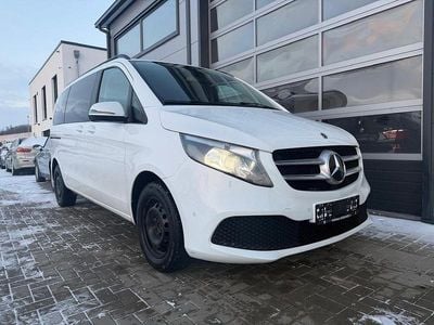 Arktikweiss Gebraucht 2019 Mercedes V220 Van / Kleinbus | 21.990 € (Fairer Preis)