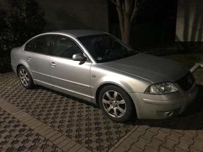 Second-hand VW Passat 131 CP (96 kW) 2000 Argintiu Berlinǎ