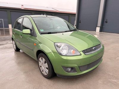 Gebraucht Ford Fiesta 80 PS (58 kW) 2007 Grün Kleinwagen