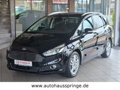 Używany Ford S-MAX Titanium 160 KM (117 kW) 2016 Czarny Minivan
