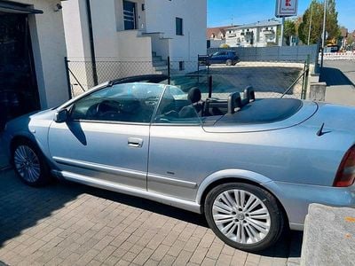 Begagnad Opel Astra Cabriolet 125 HK (91 kW) 2001 Silver Cab