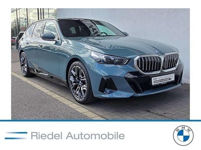 Gebraucht BMW i5 M Sport 250 kW (340 PS) 2025 Cape york grün metallic Kombi