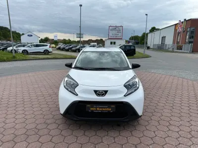 Gebraucht Toyota Aygo X X-play 72 PS (52 kW) 2023 Weiß SUV