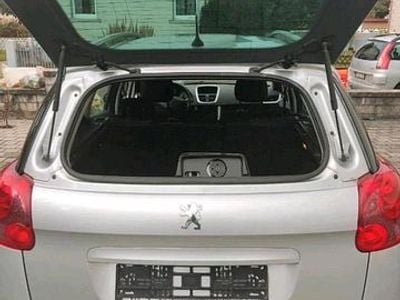 Gebraucht Peugeot 207 95 PS (69 kW) 2009 Silber Limousine