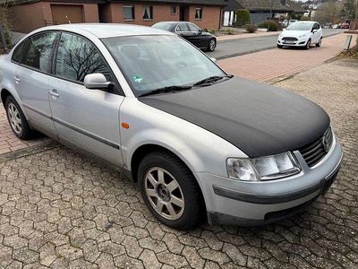 Gebraucht VW Passat Basis 125 PS (91 kW) 1998 Silber Limousine