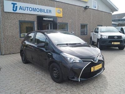 Schwarz Gebraucht 2016 Toyota Yaris Hybrid Life Van / Kleinbus | 4.799 €