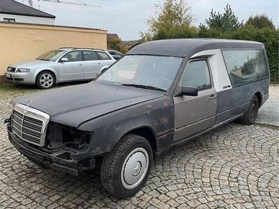 Second-hand Mercedes E260 166 CP (122 kW) 1985 Berlinǎ