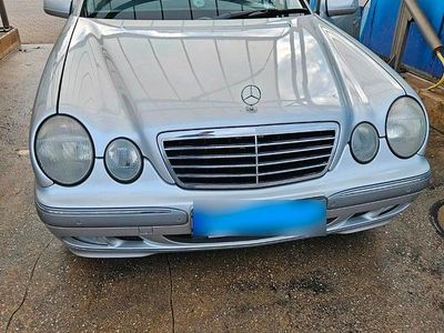 Gebraucht Mercedes E220 150 PS (110 kW) 2000 Silber Limousine