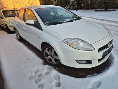 Weiß Gebraucht 2007 Fiat Bravo Dynamic Kleinwagen | 1.390 € (Fairer Preis)