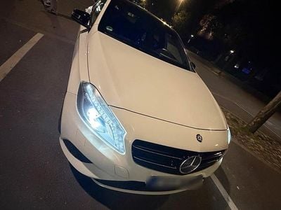 Usata Mercedes A180 122 CV (89 kW) 2012 Bianco Utilitaria
