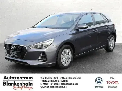 Gebraucht Hyundai i30 Select 120 PS (88 kW) 2018 Grau Limousine