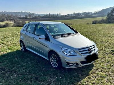 Begagnad Mercedes 200 136 HK (100 kW) 2011 Silver Sedan
