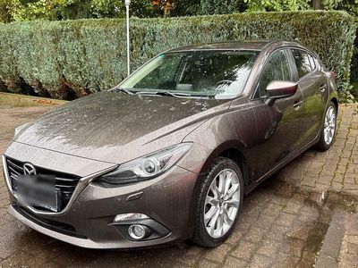Grau Gebraucht 2015 Mazda 3 Limousine | 9.259 € (Fairer Preis)