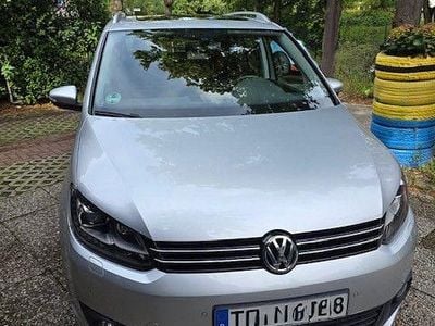 Gebraucht VW Touran Comfortline 140 PS (102 kW) 2014 Silber Van / Kleinbus