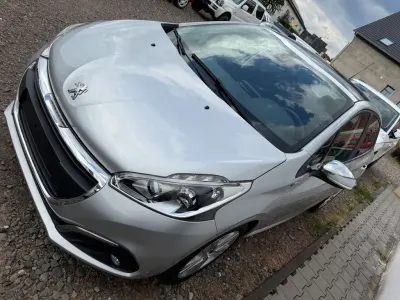 Gebraucht Peugeot 208 Active 82 PS (60 kW) 2016 Silber Kleinwagen