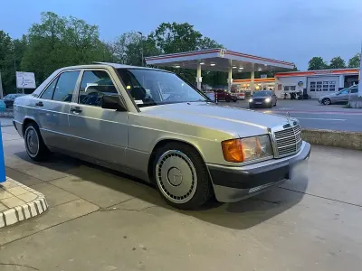Gebraucht Mercedes 190 109 PS (80 kW) 1992 Silber Limousine