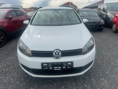 Gebraucht VW Golf VI 105 PS (77 kW) 2011 Weiß Kleinwagen