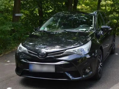 Gebraucht Toyota Avensis 111 PS (81 kW) 2015 Schwarz Kombi