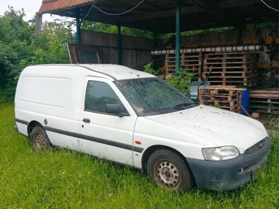 Gebraucht Ford Escort 60 PS (44 kW) 2001 Weiß Van