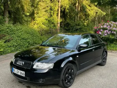 Gebraucht Audi A4 96 PS (70 kW) 2001 Schwarz Kleinwagen