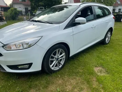 Gebraucht Ford Focus 100 PS (73 kW) 2018 Weiß Kombi