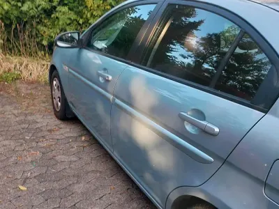 Gebraucht Hyundai Accent 98 PS (72 kW) 2007 Blau Limousine
